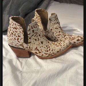 Stylish Tan and Brown Women's Ankle Boots